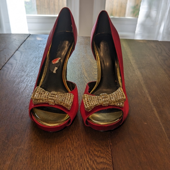 Red satin party pumps with rhinestone bows - Picture 4 of 4